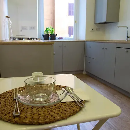 La Casa Di Iulia Bed and Breakfast 3*